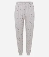 Pijama largo compuesto por una blusa de manga larga en color bordó con estampado frontal de texto y un pantalón con cintura elástica y estampado de lunares.