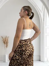 Musculosa de lycra con tirantes finos.