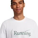 Remera blanca de algodón y poliéster con logo de Nike y texto "Running" en verde.