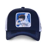 Gorro tipo trucker azul marino con panel frontal de algodón y paneles traseros de malla blanca. Presenta un parche cuadrado bordado en el frente con la imagen del personaje Tsubasa Ozora de Captain Tsubasa.