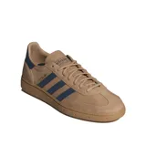 Championes Adidas Handball Spezial color beige con detalles en azul.