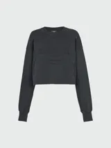 Sweatshirt Balmain color gris oscuro, corte cropped, con cuello redondo y mangas largas. Presenta bordado en relieve del logo de la marca en el frente.