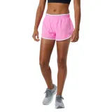 Short deportivo New Balance Accelerate 2.5 Inch para mujer, color rosa con ribete blanco y logo reflectivo.