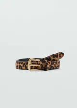 Cinturón delgado con estampado de leopardo, hebilla metálica dorada y confeccionado en piel bovina.