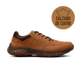 Zapato casual de cuero Hi-Tec modelo Adiran, color marrón, con diseño de trekking, cordones y suela de goma con relieve.