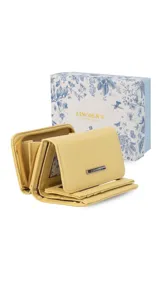 Billetera mediana de símil cuero color azul, con cierre a presión y compartimento posterior con cierre. Incluye múltiples tarjeteros, visores y divisiones internas para billetes.