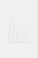 Camiseta de manga larga confeccionada en tejido de punto interlock elástico y flexible, con cuello redondo y bajo recto.