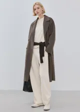 Pantalón piqué de corte recto y tiro medio, color blanco.