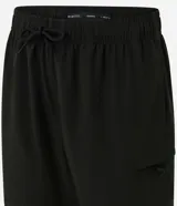 Bermuda Blue Steel de corte clásico, confeccionada en tejido ripstop de poliamida con elastano, en color verde militar. Cuenta con cintura elástica con cordón de ajuste interno, bolsillos laterales y un bolsillo con cierre en el lateral del muslo.