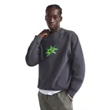 Buzo de cuello redondo color negro con estampado de estrella y damero en el pecho.