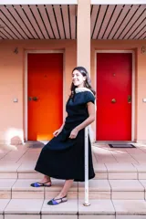 Bailarinas destalonadas con puntera de animal print y cuerpo de ante color violeta. Tiras finas con textura brillante. Plantilla interior de piel. Fabricadas en España.