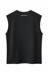 Musculosa unisex de corte oversize confeccionada en algodón premium de alto gramaje. Presenta un diseño minimalista en color negro con bordado de alta calidad en el frente y en la espalda.
