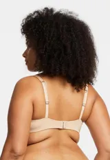 Soutien de lycra celeste con aro y copa preformada, de la marca Montelle. Breteles fijos con largo regulable.