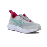 Championes deportivos Diadora modelo Snipe, de color gris con detalles en fucsia y turquesa. Presentan una capellada de malla transpirable con refuerzos sintéticos, cierre de cordones y suela de goma blanca con amortiguación.