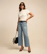 Blusa de punto texturizado color celeste, de manga corta y cuello alto, marca Cortelle.