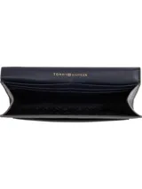 Billetera grande Tommy Hilfiger color gris con acabado granulado. Tiene cierre de solapa magnético, múltiples ranuras interiores para tarjetas, bolsillo exterior con cremallera e insignia del monograma TH en la solapa.