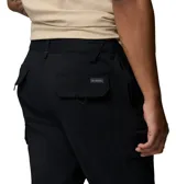 Pantalón cargo Columbia modelo Tech Trail Utility Omni-Shield, color negro, de corte recto y con bolsillos laterales utilitarios.