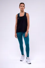 Musculosa deportiva negra con tirantes anchos con logo de la marca en color gris.