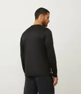Remera deportiva de manga larga Get Over, color negro, con cuello redondo y diseño liso sin estampados. Confeccionada en tejido técnico de poliéster de secado rápido.