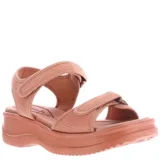 Sandalias de plataforma con tiras de malla ajustables mediante velcro. Diseño ergonómico con suela de goma moldeada.