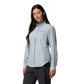 Camisa Columbia modelo Tamiami II LS color gris, de manga larga con sistema para arremangar, cuello camisero, cierre frontal con botones y aberturas de ventilación en la espalda.
