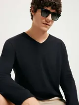 Camiseta unisex de manga larga color beige, con escote en V.