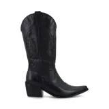 Bota estilo texana de caña alta, confeccionada en cuero negro con forro interior de cuero. Presenta bordados decorativos en la caña y en la puntera, con taco cuadrado de altura media y diseño sin cierre.