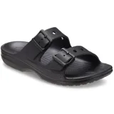 Sandalias Crocs modelo Saturday, color tostado, con diseño de dos tiras con hebillas ajustables y plantilla de espuma Croslite.