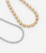 Set de dos collares de metal, uno corto con esferas medianas doradas y otro mediano con esferas pequeñas plateadas.