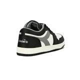 Championes urbanos Diadora modelo Milano, de caña baja, color negro con detalles en blanco y gris.