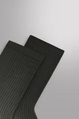Pack de dos pares de calcetines de entrenamiento de caña media, confeccionados en tejido elástico con acabado acanalado.