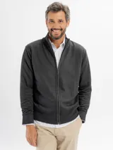 Campera tejida de punto con cierre frontal completo, cuello alto y puños y ruedo acanalados.