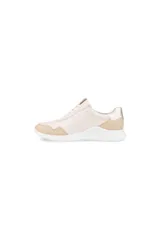 Zapatillas deportivas Ecco modelo Flexure Runner, color beige claro con detalles en tono arena y talón en color dorado metálico. Presentan cordones blancos y un cierre lateral funcional con cremallera.