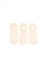 Pack de tres pares de medias invisibles color beige con diseño calado.