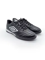 Championes de fútbol sala Umbro Classic II.IC, color negro con logo Umbro blanco en el lateral.
