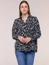 Camisa de gasa Ninety Clothing con estampado abstracto en blanco y negro, cuello con solapa, escote en V y cierre frontal de botones.