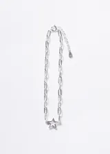 Pulsera de plata 925 con cadena de eslabones ovalados y dije colgante en forma de estrella vacía.