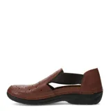 Sandalias tipo zueco de cuero negro con diseño calado y costuras en forma de rombos. Presenta paneles laterales elásticos y suela de goma antideslizante.