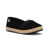 Zapatilla estilo alpargata Moleca para mujer, color negro, con diseño perforado en la capellada, banda elástica cruzada sobre el empeine y detalle de yute trenzado alrededor de la suela.