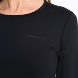 Remera de manga larga técnica Merrell, color negro, con cuello redondo, costuras planas y orificios para el pulgar en los puños. Presenta logo de la marca estampado en el pecho y detalles reflectantes.