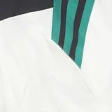 Campera deportiva Adidas con diseño color block en blanco, negro y verde. Presenta cuello alto, cierre frontal completo y las icónicas tres tiras de la marca en los laterales en color verde. El logo de Adidas está bordado en el pecho.