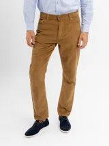 Pantalon de pana de corte recto y color azul marino, con cierre de boton y cremallera.