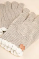 Guantes de punto color marrón con puños blancos.