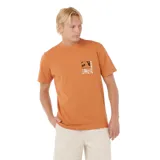 Remera color naranja con estampado en el pecho con motivos de playa y el logo de Rip Curl.