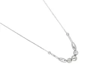 Collar de plata 925 con cadena de eslabones y detalle de bolitas y barritas de plata.