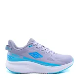 Championes deportivos Umbro Rokar para mujer, de color lila con detalles en celeste y suela blanca.
