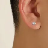 Par de caravanas plateadas con circonia de 5mm.