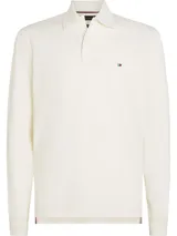 Chomba de manga larga Tommy Hilfiger confeccionada en puro algodón, con cuello clásico, cartera de dos botones y logo de la marca bordado en el pecho.