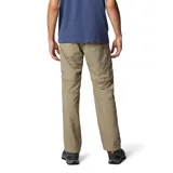 Pantalón cargo convertible color beige, confeccionado con materiales reciclados, transpirable y elástico. Cuenta con tecnología Omni-Shade™ UPF 50 y Omni-Wick™, cintura parcialmente elástica, bolsillos cargo y perneras con cremallera que permiten transformarlo en pantalón corto.