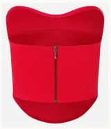 Blusa corsetada color fucsia, con escote strapless, confeccionada en bengalina con viscosa certificada, recortes delanteros y cierre en la espalda por cierre track contrastante.